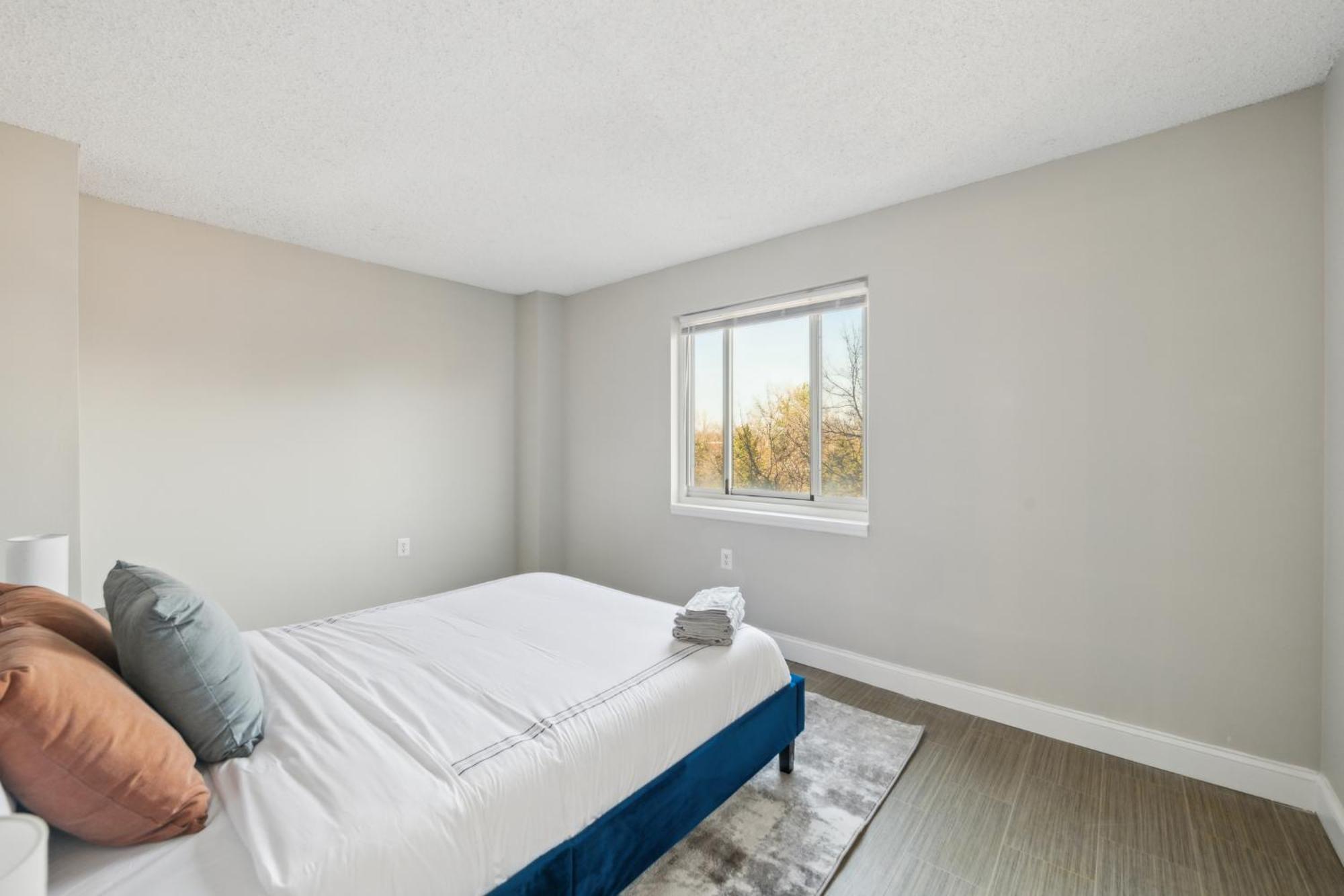 Legacy At Imperial Village 601 I 2 Bed 2 Bath Apartment *