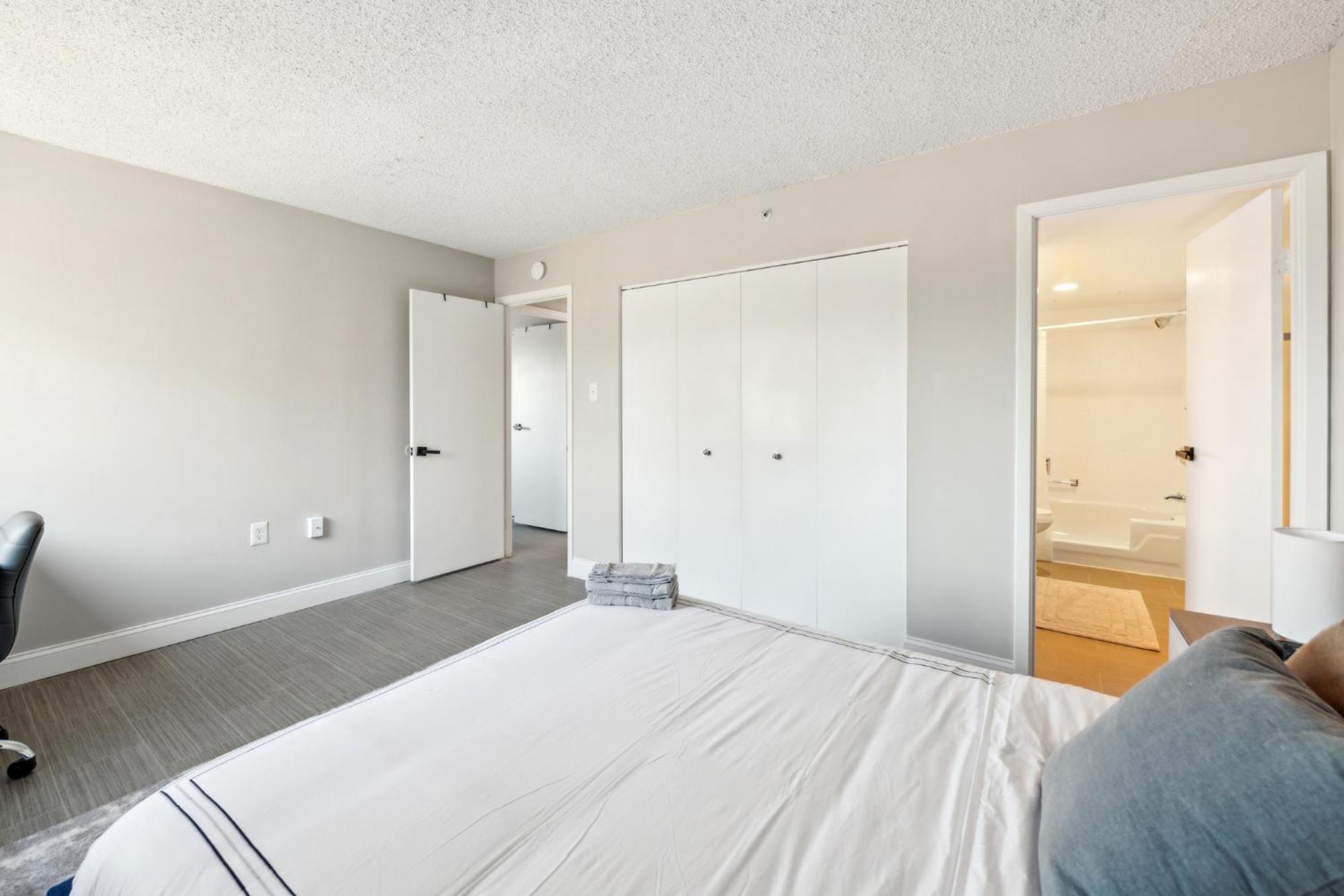 Legacy At Imperial Village 601 I 2 Bed 2 Bath *