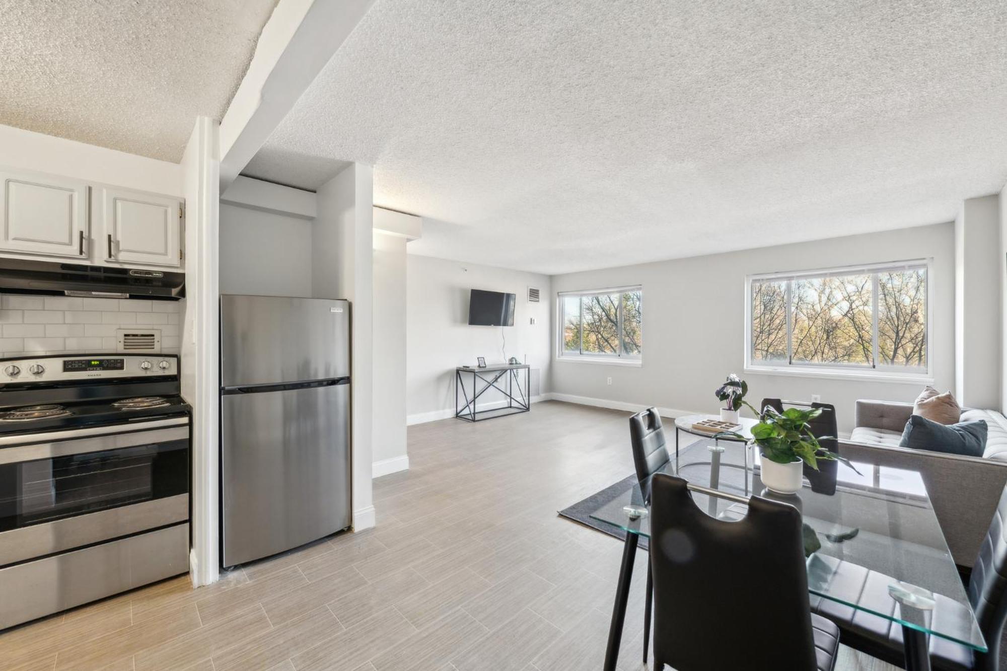 Legacy At Imperial Village 601 I 2 Bed 2 Bath Apartment *